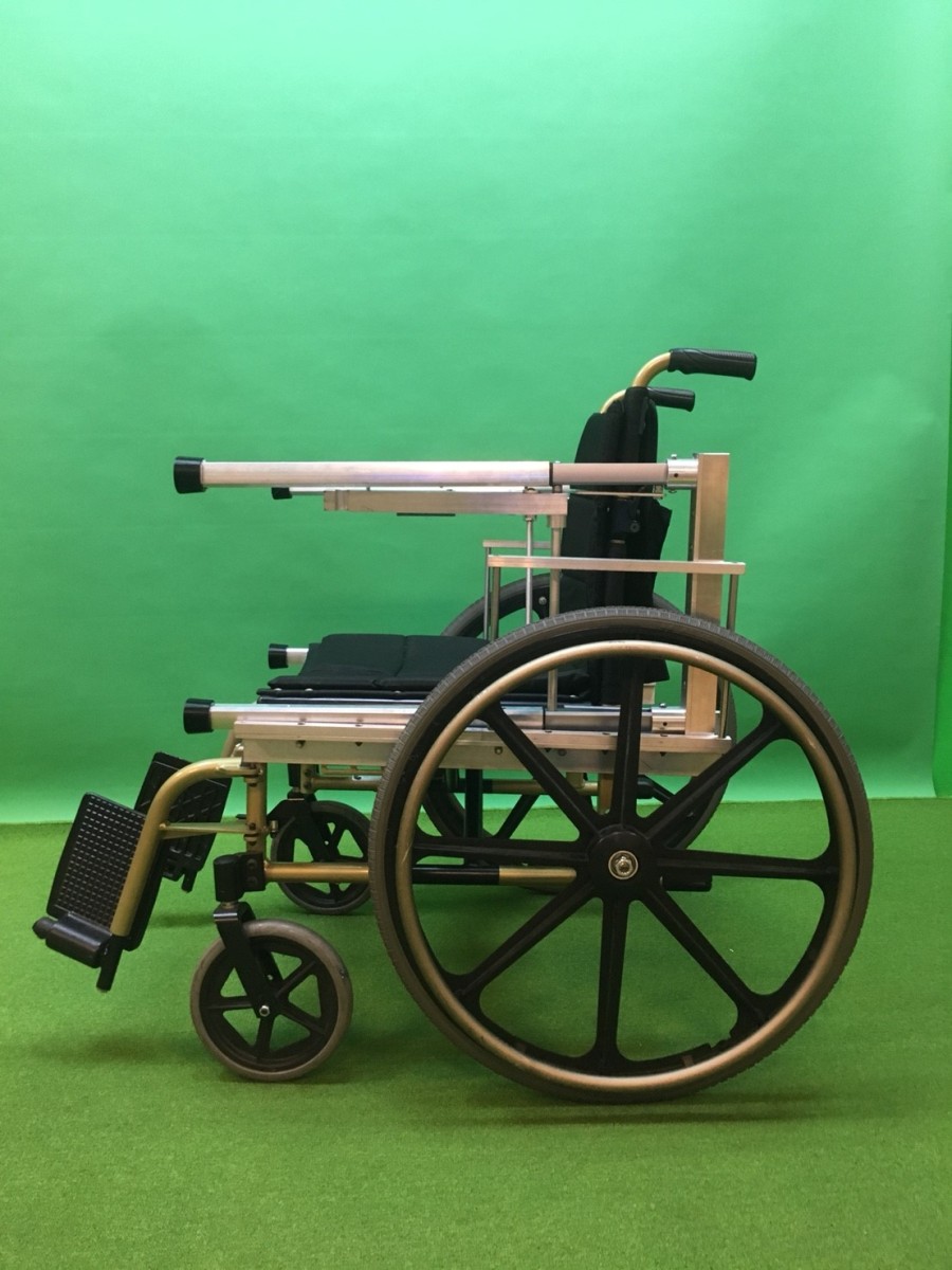 兼具助行器功能的輪椅