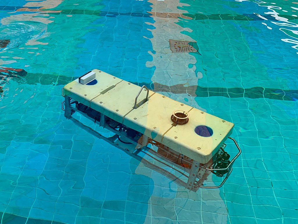 具人工智慧物件辨識與自動導航之水下無人載具