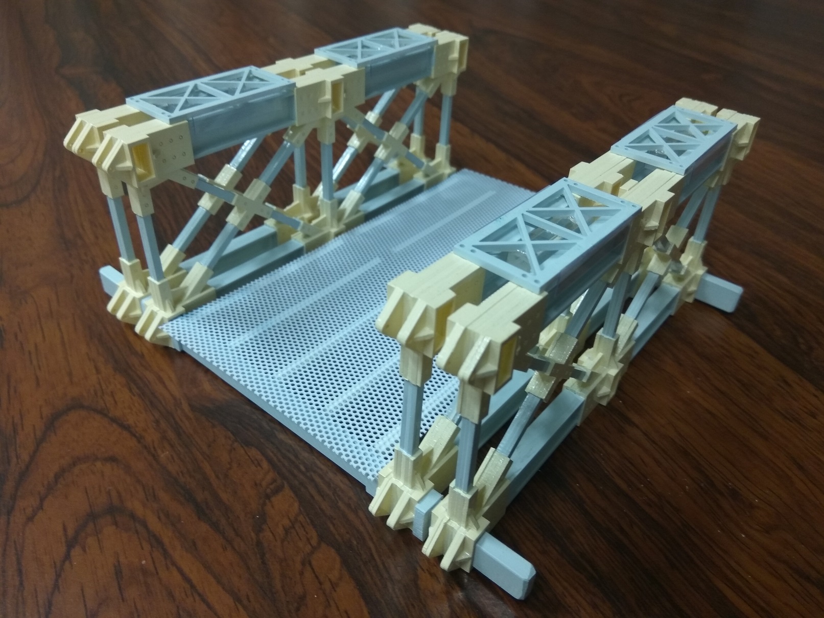 Modular lightweight composite truss-type transportable bridge for disaster relief