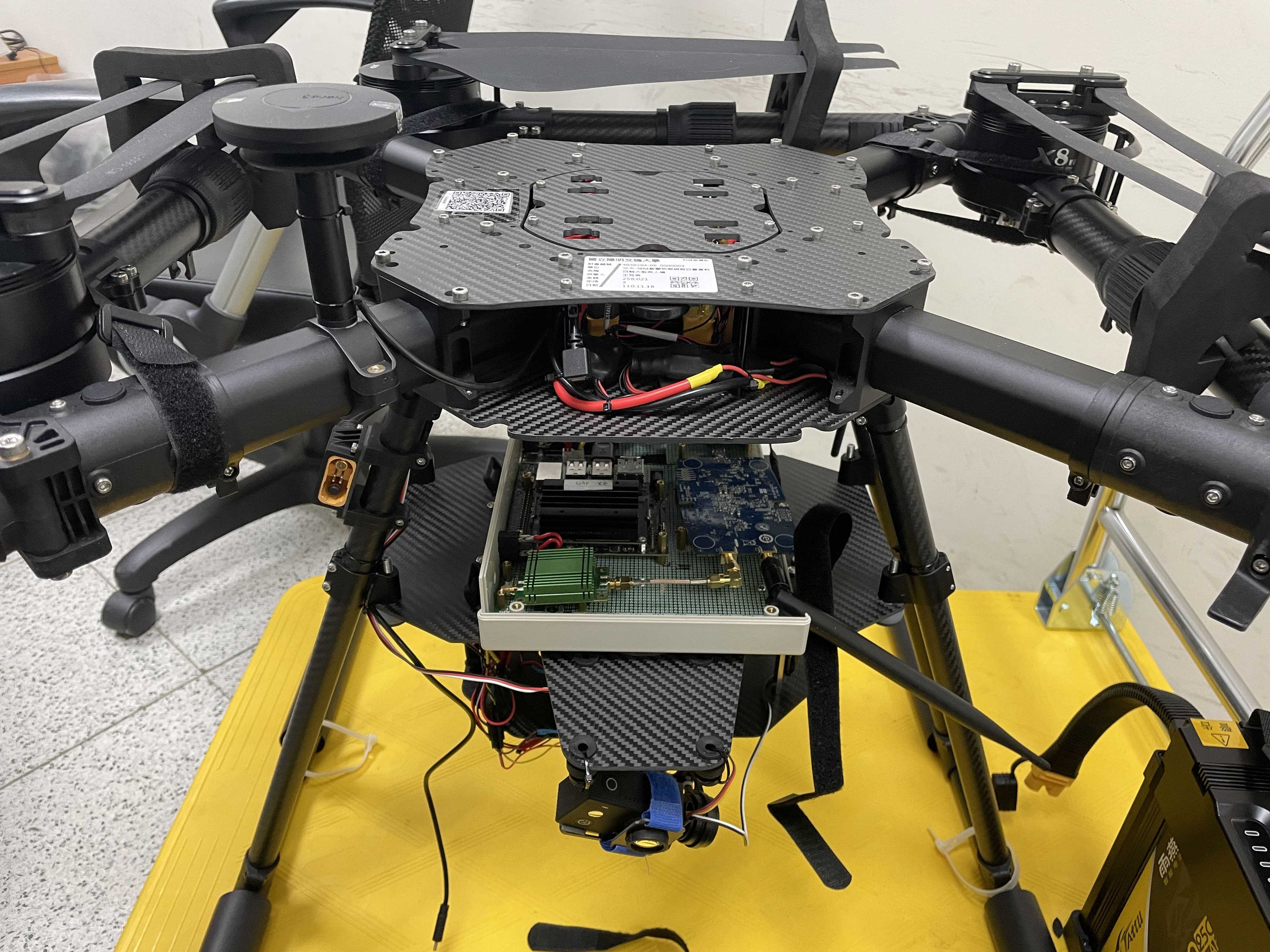 同行致遠：整合軟體無線電與人工智慧之長距離多重中繼點無人機通訊系統